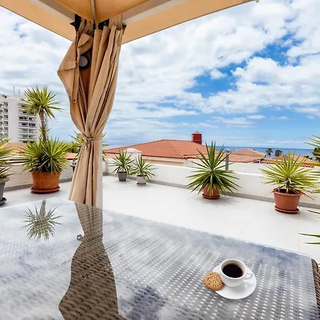 Beautiful 2 Bedroom Bungalow, Flores Дом отдыха Адехе