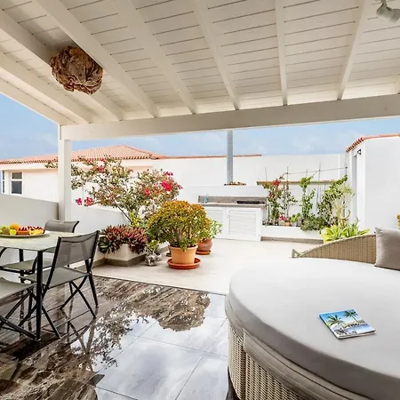 Beautiful 2 Bedroom Bungalow, Flores * Адехе