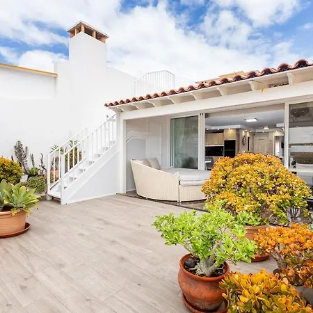 Beautiful 2 Bedroom Bungalow, Flores *