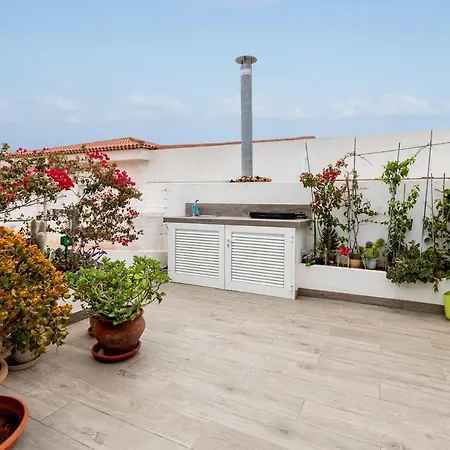 Beautiful 2 Bedroom Bungalow, Flores Дом отдыха